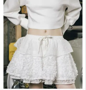 THE TOE Mayfair Lace Skirt