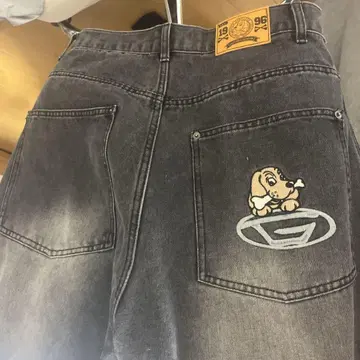 데미지 가공 다크 그레이 스트레이트 데님