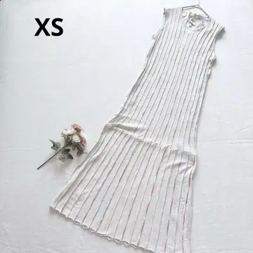 노브랜드 아이보리 슬리브리스 롱 니트 원피스 스트라이프