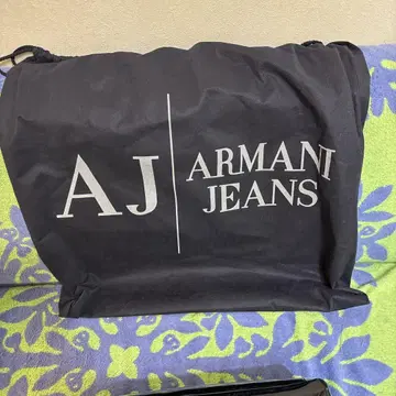 ARMAN JEANS 에나멜 숄더백 블랙 새상품급