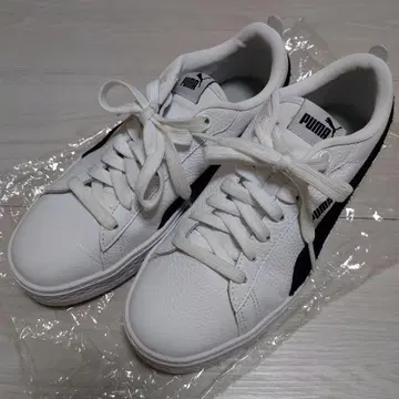 PUMA 소프트폼 스니커즈