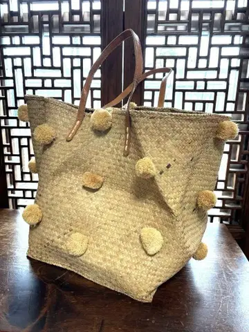 MADE IN MADA 폼폼 포함 스트로 토트백