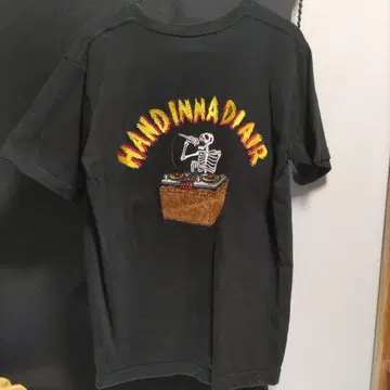 MURAL HAND INNA DI AIR 티셔츠 블랙