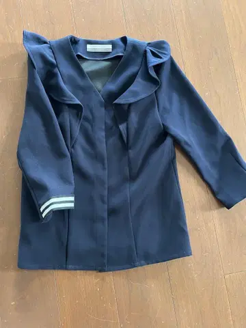 보더 네이비 프릴 블라우스