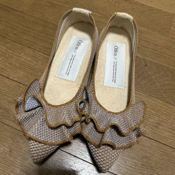 오펜 프릴 플랫슈즈 베이지 계열