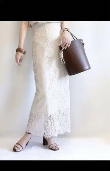 Noble 노블 리버 레이스 I 라인 스커트