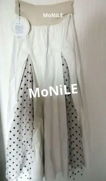 [ 새상품 ] 모니레 인조 가죽 스커트 화이트 MoNiLE 모니레