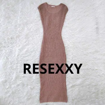 [ 새상품급 ] RESEXXY 백 오픈 니트 롱 원피스 베이지