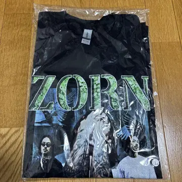 ZORN 그래픽 프린트 T셔츠 블랙