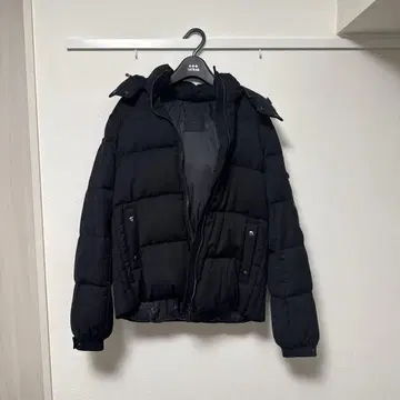 TATRAS 블랙 다운 자켓 후드 부착