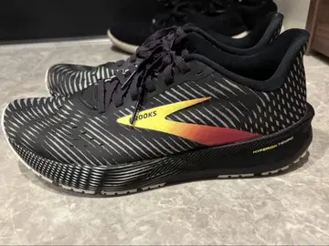 BROOKS 러닝화