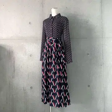 택 포함 새상품 기하학 올 패턴 V넥 롱 원피스 네이비