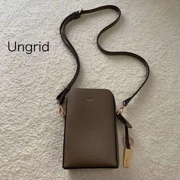 Ungrid 키링 참 포함 세로형 미니백