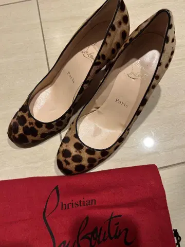 Christian Louboutin 레오파드 무늬 펌프스