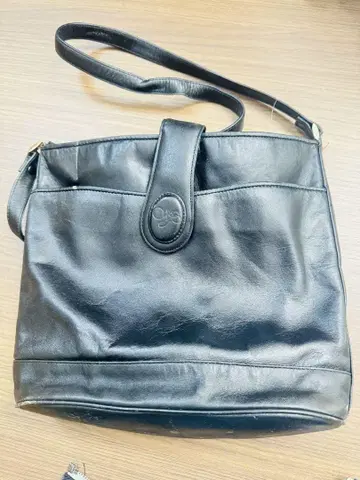 블랙 가죽 숄더백