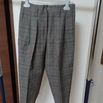 support surface 그레이 계열 체크 무늬 슬랙스