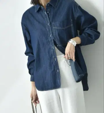 어른의 루즈 실루엣 데님 셔츠 싸개 단추 와이드 데님 셔츠