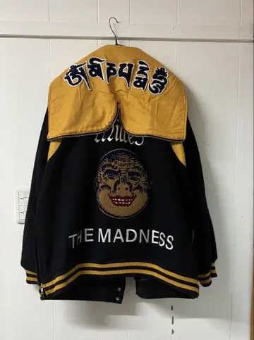 BLACKWEIRDOS 후드 부착 바시티 자켓