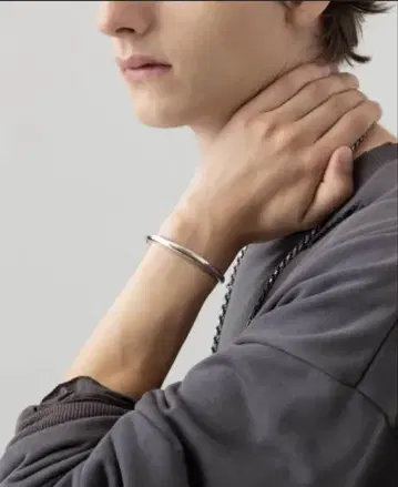 OX JEWELRy Silver Curve Bangle MB