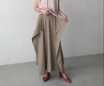 클라네 스퀘어 프릴 스커트 베이지
