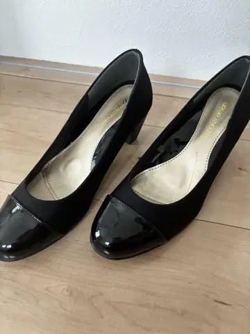 RECONTI DESIGN 블랙 펌프스 중간 힐 새상품 24.5cm