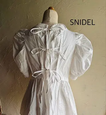 SNIDEL 5부 소매 플레어 블라우스 화이트 리본 퍼프 슬리브