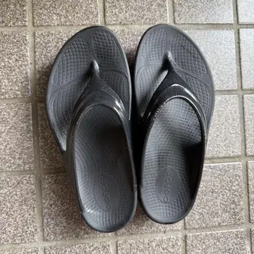 Oofos 블랙 플립플랍