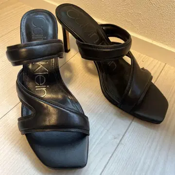 Calvin Klein 블랙 하이힐
