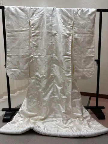 시로무쿠 기모노 실크 자수