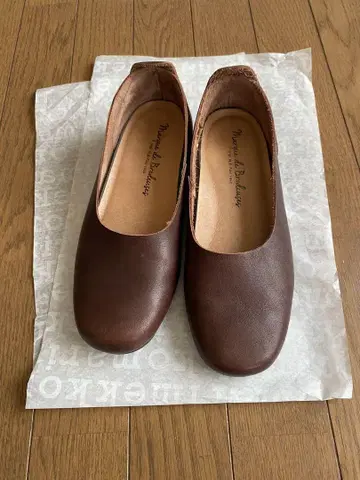 Marque de Brodeuses 가죽 플랫슈즈