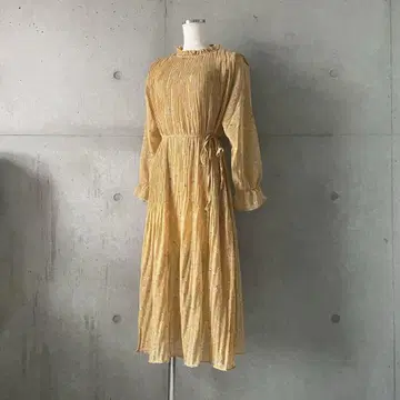 택 포함 새상품 스탠드넥 쉬폰 플리츠 원피스 머스타드 FREE