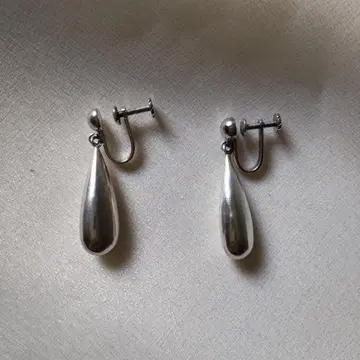물방울 모양 실버 귀찌