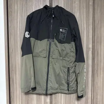 Duffer 후드 부착 마운틴 후드티 L 블랙/카키