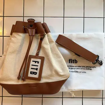 FILLINTHEBLANK 시스터 요코 버킷백 브라운 한소희 착용