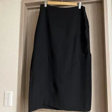 주말 세일 미사용 ZARA 다이애그널 시임 그레이프 미디 스커트 블랙