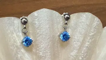 지르코니아가 흔들리는 스터드 귀걸이 [ 에클라/마린 블루 ]