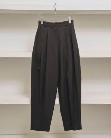 [미사용 새상품] TODAYFUL Tapered Tuck Trousers