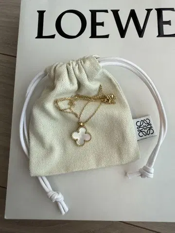 클로버 모티브 목걸이 WHITE