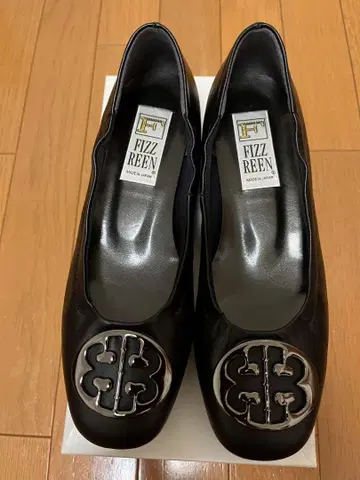 Fizz Reen 블랙 플랫슈즈