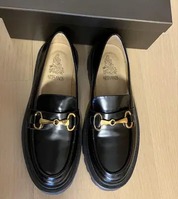 ARTESANOS 블랙 로퍼