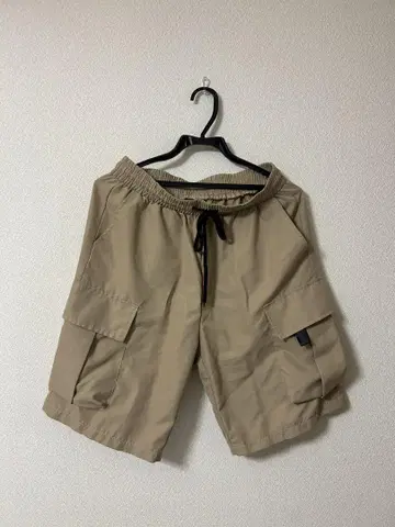 베이지 카고 숏팬츠