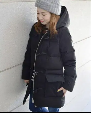 케이프 하이츠 CAPE HEIGHTS 더플 후드 부착 블랙 다운 자켓