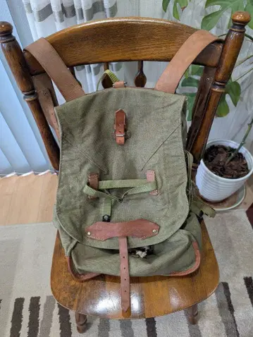 실물 루마니아군 VINTAGE 마운틴 백팩 가죽 스트랩