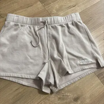 ABERCROMBIE & FITCH 베이지 숏팬츠 맨투맨