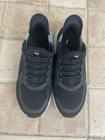 Puma 블랙 스니커즈