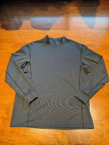 데상트 모크넥 풀오버 L 폴리에스테르 블랙 새상품급