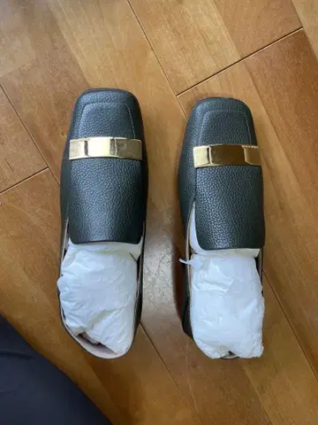 다크 그린 로퍼 금속 장식 포함