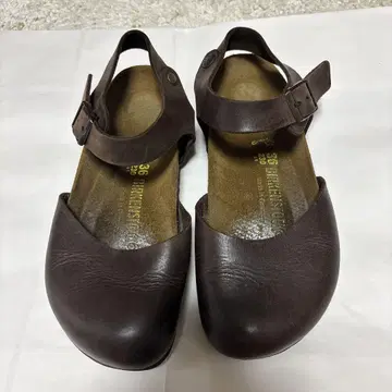 버켄스탁 다크 브라운 스트랩 샌들 36
