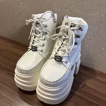 요스케 통굽 스니커즈