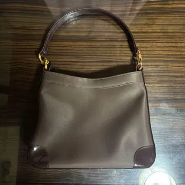 브라운 핸드백